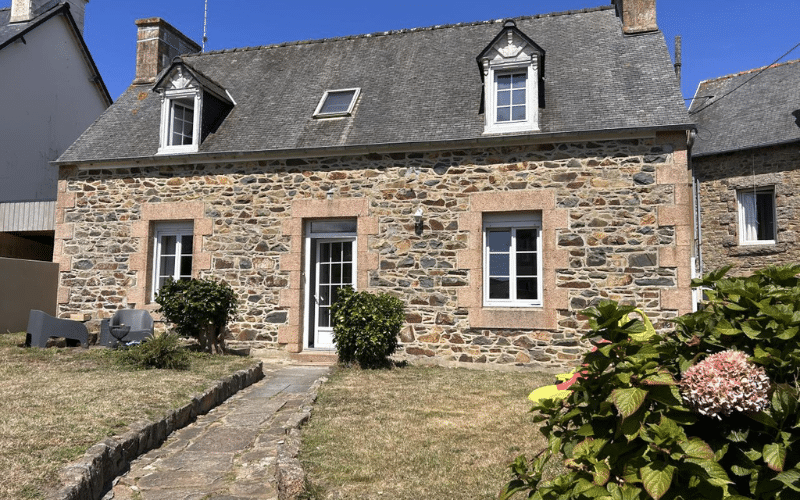 Immobilier - Maison en pierre avec jardin dans centre-ville - 2 chambres - Perros-Guirec
